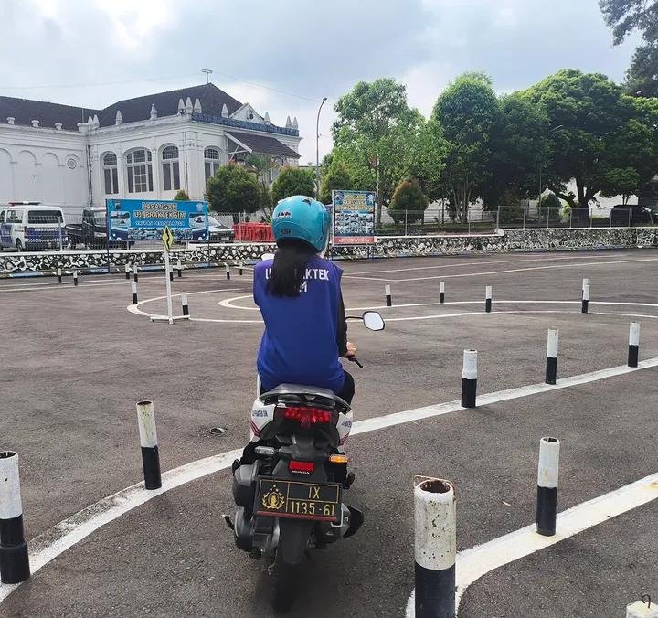 Pelayanan Berbasis Kemanusiaan di Satpas Salatiga