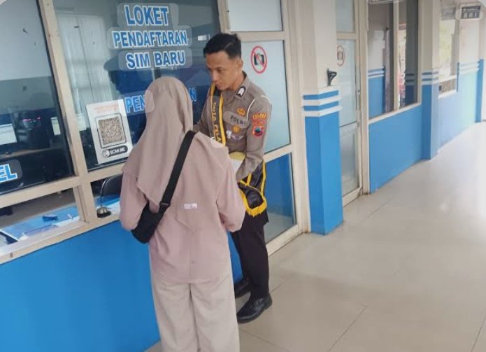 Satpas SIM Polres Batang: Petugas Siap Bantu, Pelayanan Semakin Ramah dan Memudahkan